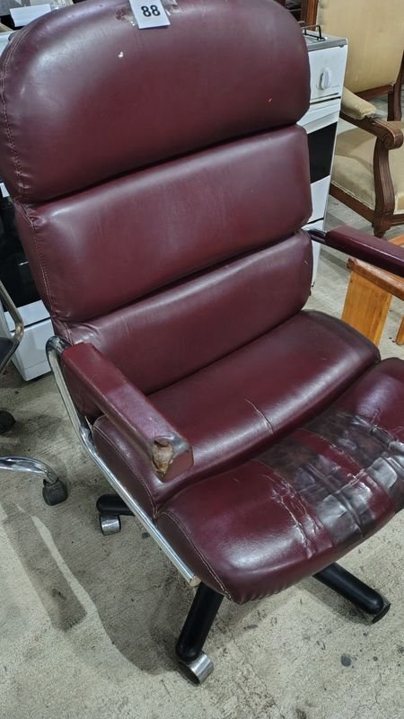 Silla de escritorio para retapizar en condiciones aceptables - imagen 2