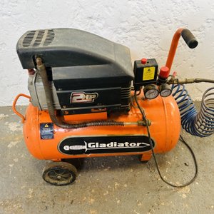 Lote #050 – Comprensor de aire Gladiator 2HP - imagen 2