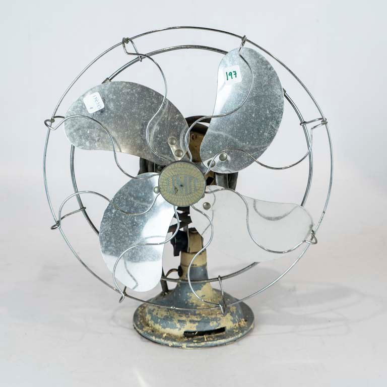 Lote anterior: Ventilador Vintage con Cuatro Aspas y Guarda de Metal