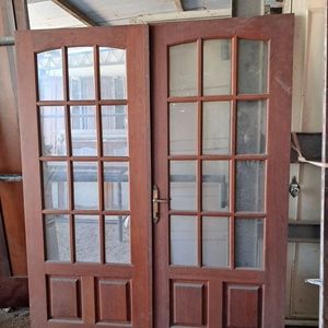 Puertas y ventanas antiguas de madera en remate: ¡Descubre las joyas!