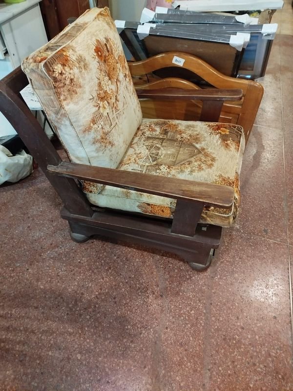 Sofá de madera con almohadones: Un lujo para tu hogar - imagen 2