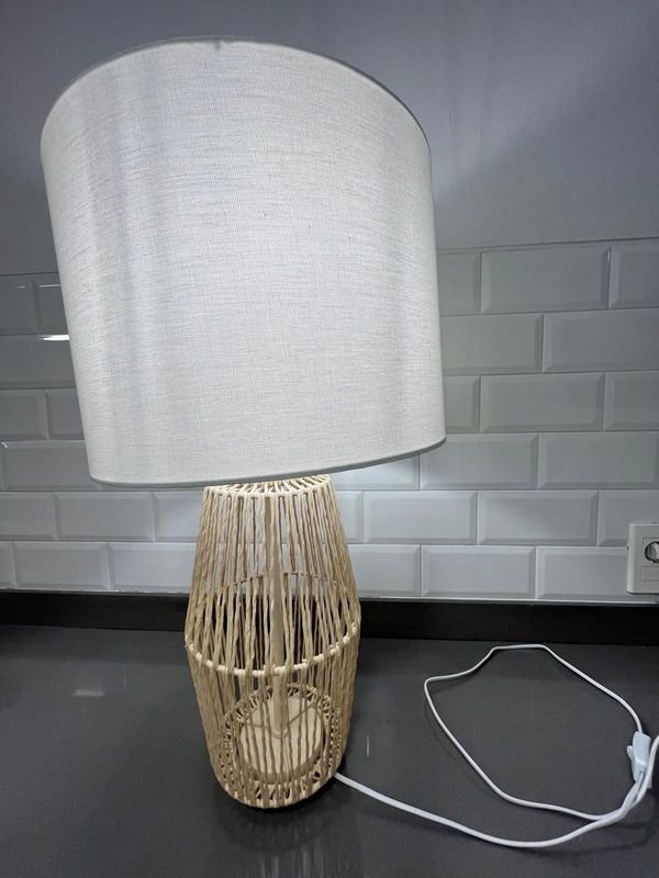 Lámpara de Mesa con Pantalla de Fibra Natural