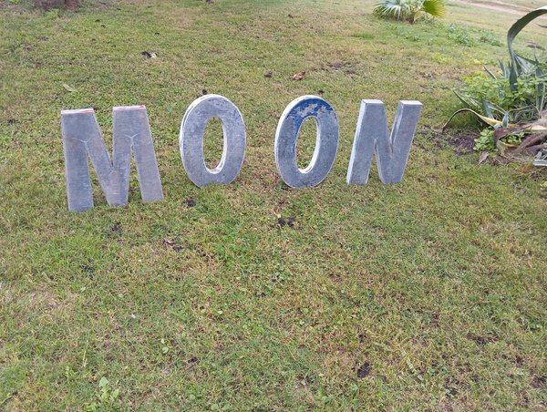 Cuatro letras corpóreas de chapa, ideales para eventos o adornos vintage - imagen 11