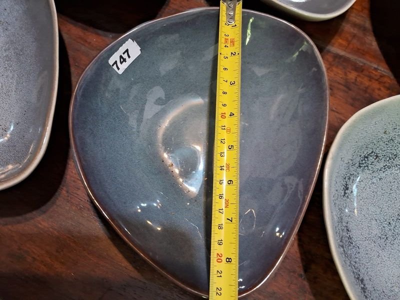 Platos hondos triangulares de cerámica - imagen 3