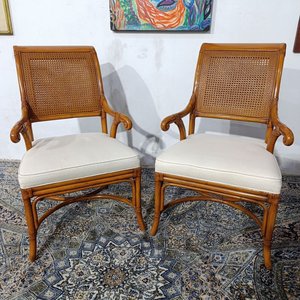Lote anterior: Par de Butacas de Ratán con Respaldo Esterillado y Asiento Tapizado