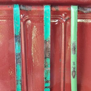 Colgador de Utensilios Esmaltado Rojo con Tres Piezas Verdes - imagen 4