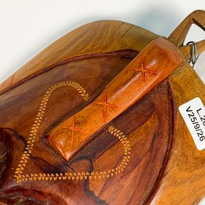 Máscara Azteca de Madera con Decoración de Corazón - imagen 2