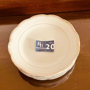 4 Platillos de Porcelana con Borde Dorado, Made in China - imagen 2