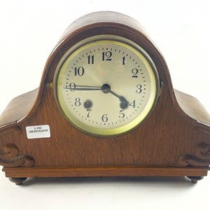 Lote anterior: Reloj de Sobremesa de Madera con Péndulo