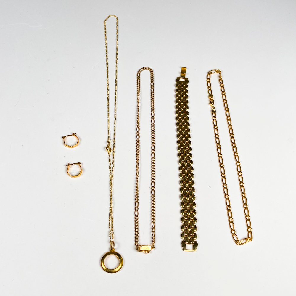 Lote siguiente: Cadena de oro y accesorios en venta