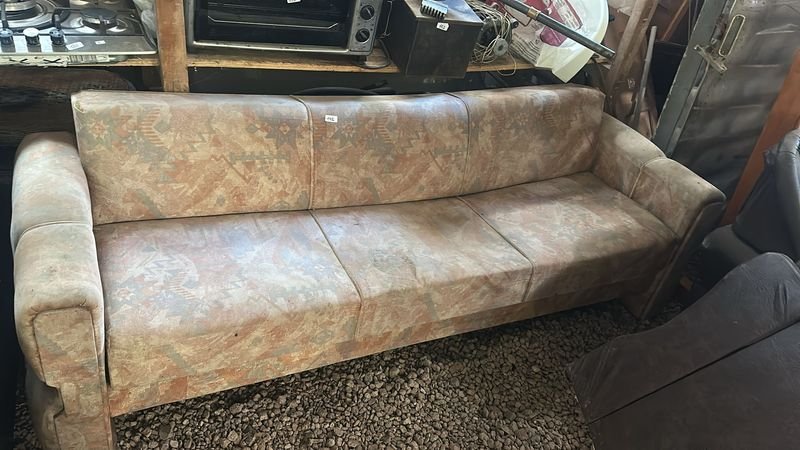Lote anterior: Silla de tres cuerpos con baulera en mal estado