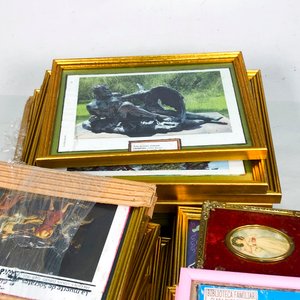 Lote de Portaretratos y Cuadros con Marcos Dorados y Rosados - imagen 5