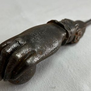 Lote siguiente: Llamador de Puerta Antiguo Mano Hierro Fundido