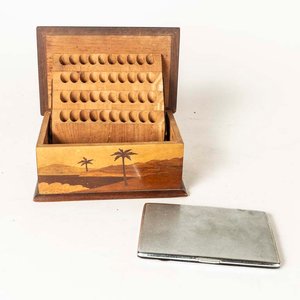 Lote siguiente: Dos Cigarreras de Madera y Metal con Diseño de Palmeras