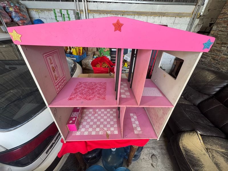 Casa de Muñecas Rosa de Madera Usada