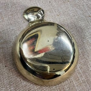 Pequeño Cenicero de Bronce con Flor de Lis y Detalle de Concha - imagen 2