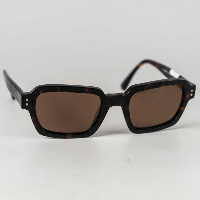 Lote siguiente: Par de lentes de sol Mytho con detalles