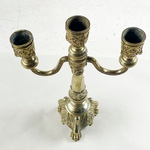Candelabro de Metal Labrado para Tres Velas - imagen 2