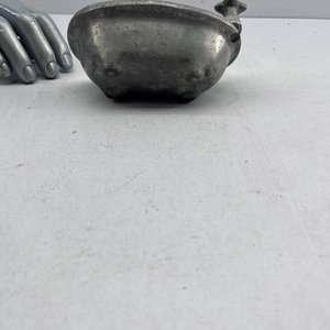 Antigua Jabonera de Aluminio con Forma de Bañera - imagen 3