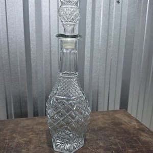 Decantador de Vidrio Transparente con Tapa Labrada - imagen 2