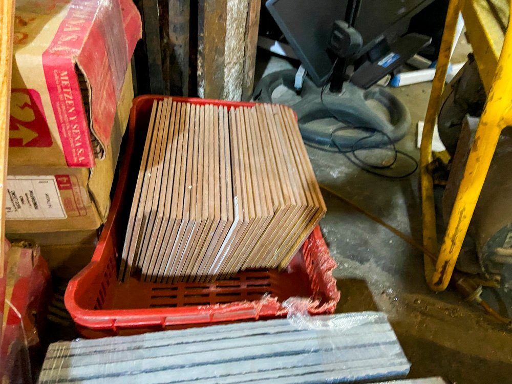 Cinco cajas de cerámica y paquetes sueltos - imagen 3