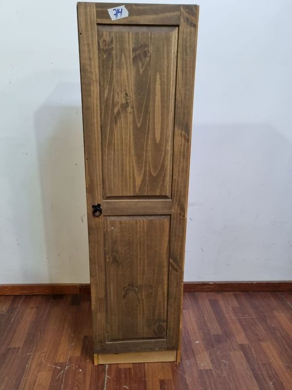 Lote anterior: Gabinete de madera con puerta y placard