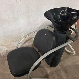 Pileta de Peluquería Negra con Silla - imagen 3
