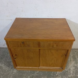 Aparador Bajo de Madera con 2 Cajones y 2 Puertas Corredizas - imagen 3
