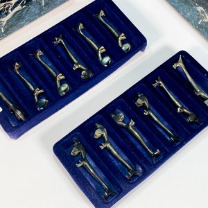 Doce Posa Cubiertos de Metal con Forma de Perro Dachshund - imagen 3