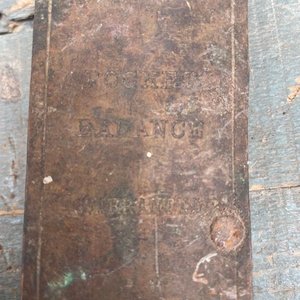 Lote de Herramientas Antiguas: Llaves Inglesas, Manivela y Balanza - imagen 2