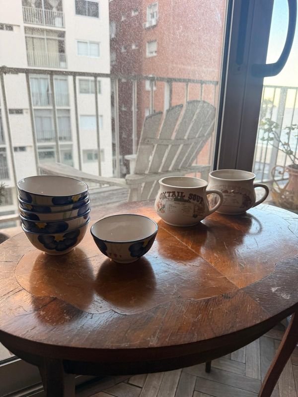 Set de 6 Posillos de Porcelana con Flores y 2 Tazas Estilo Vintage