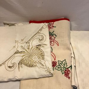 Lote de Manteles Bordados y Estampados - imagen 2