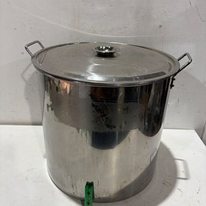 Lote siguiente: Olla Grande de Aluminio con Tapa - Capacidad Aprox. 30 Litros
