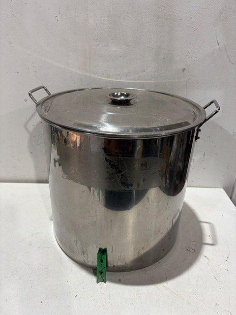 Olla Grande de Aluminio con Tapa - Capacidad Aprox. 30 Litros
