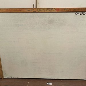 Lote siguiente: pizarrón blanco para marcador con marco de madera con faltante. Medias: 129 cm x 99 cm