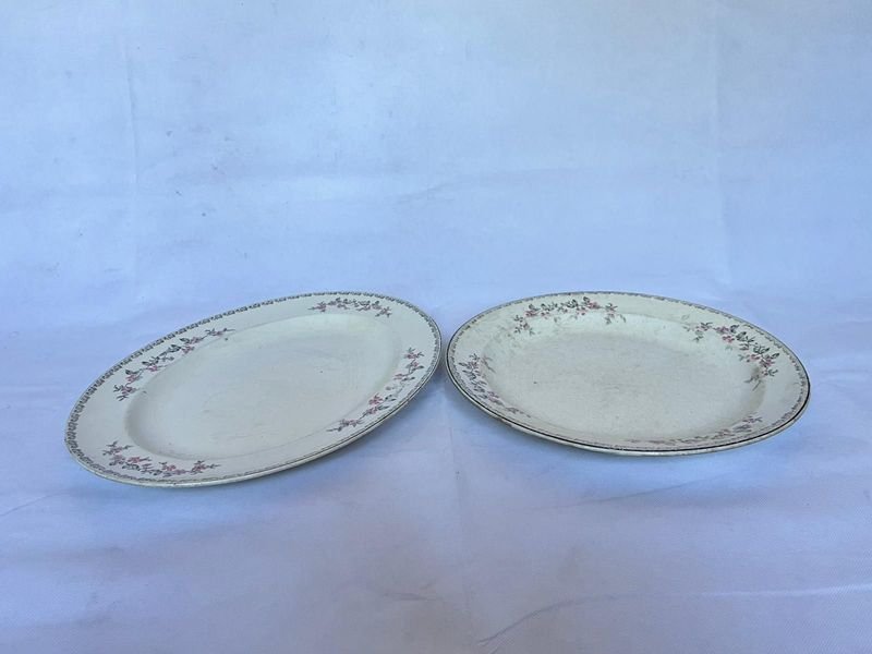 Platos de porcelana inglesa sellados y numerados - imagen 1