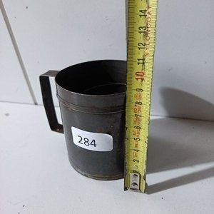 Juego de 4 Tazas Medidoras Antiguas de Metal - imagen 6