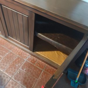Mueble de Madera Oscura con 4 Puertas y Estantes - imagen 2