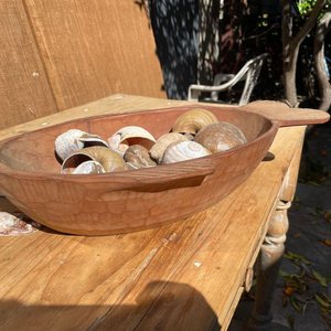 FUENTE DE PESCADO DE MADERA LLENA DE CARACOLES - imagen 4
