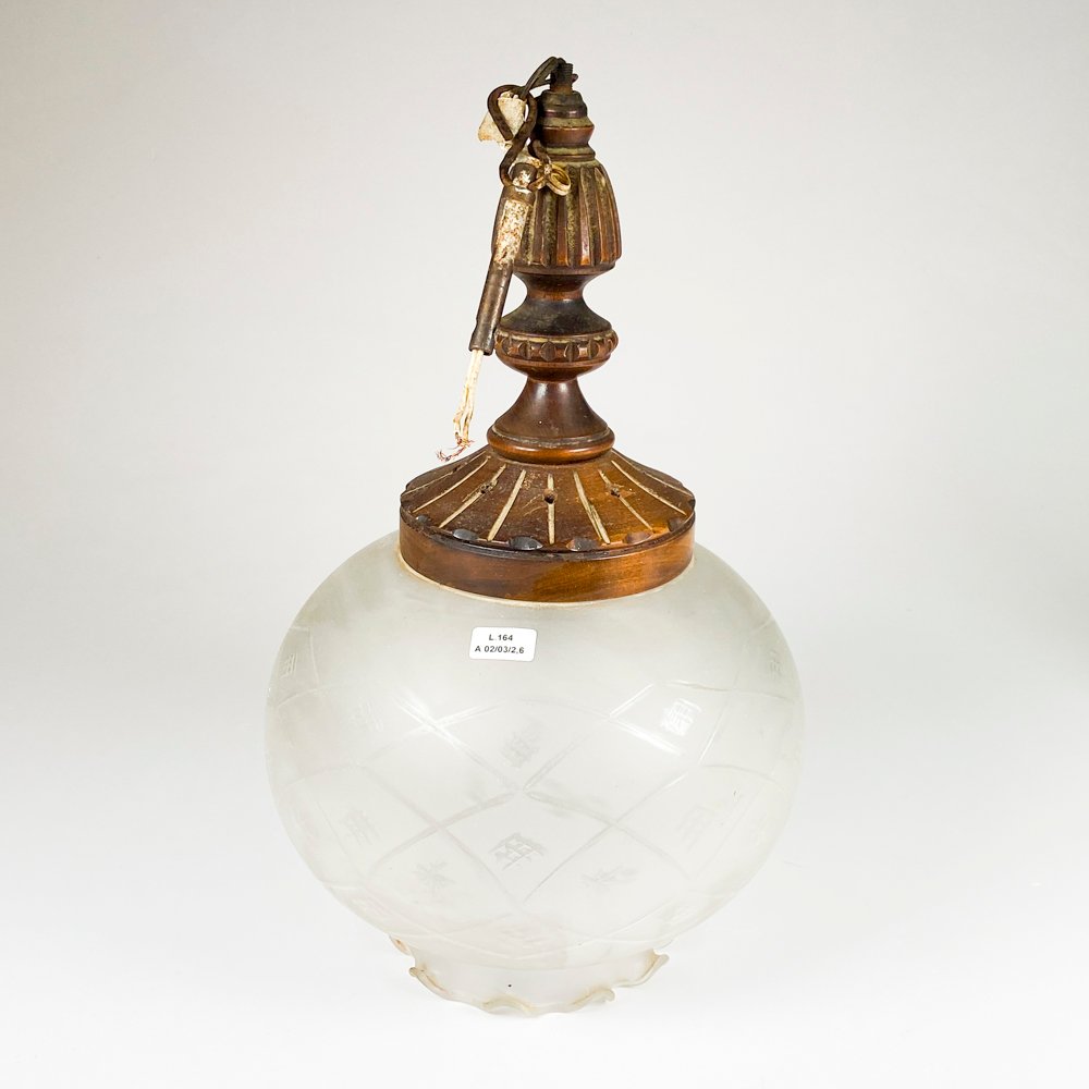 Lote siguiente: Colgante de madera y cristal decorativo