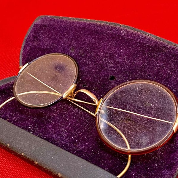 Antiguos lentes enchapados en oro con detalles en baquelita - imagen 2