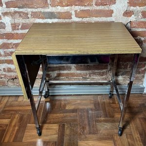 Mesa Auxiliar Extensible con Ruedas y Cajón - imagen 1