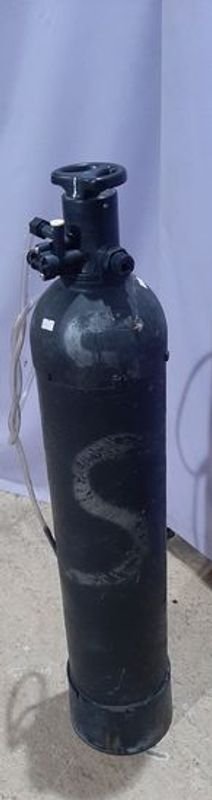 TANQUE DE OXIGENO CON VALVULA - imagen 3