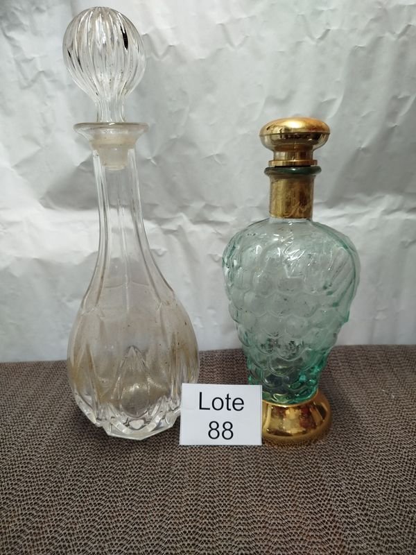 Juego de 2 Botellas Licoreras de Vidrio con Tapa