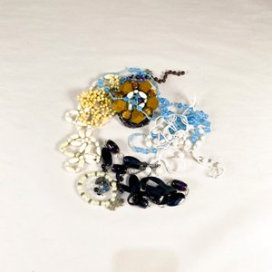 Lote siguiente: Lote de Bijouterie Variada: Collares y Pulseras