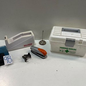 Set de Oficina: Engrampadora, Porta Cinta, Perforadora y Botiquín - imagen 1