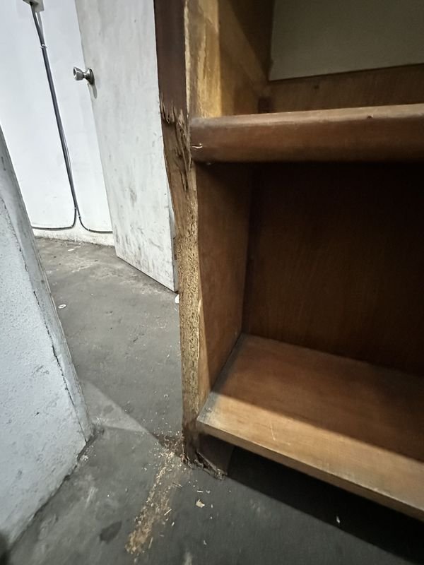 Mueble M.D.F Oval en Mal Estado - imagen 2