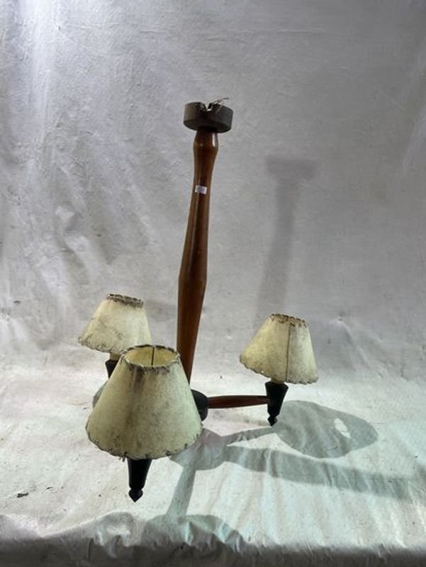 Lámparas de madera con diseño antiguo