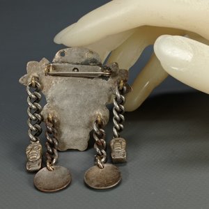 Prendedor Bronce Bañado Plata Diseño Azteca con Cadenas - imagen 4