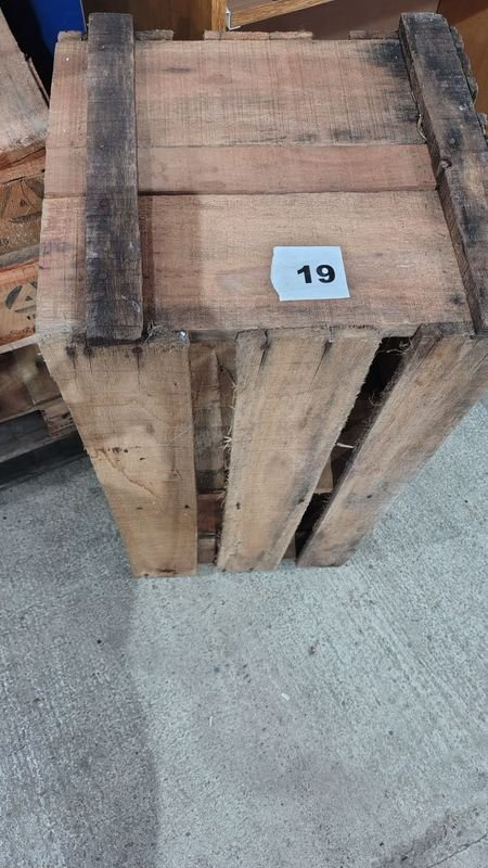 Caja de madera en buen estado - imagen 2